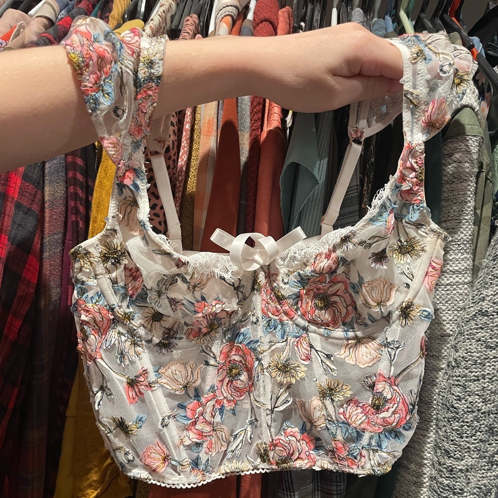 NWT Victoria’s Secret corset crop with lace and embroidery details